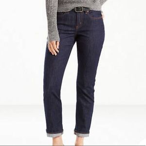 Women’s Levi’s 414 Relaxed Straight Jean Size 32